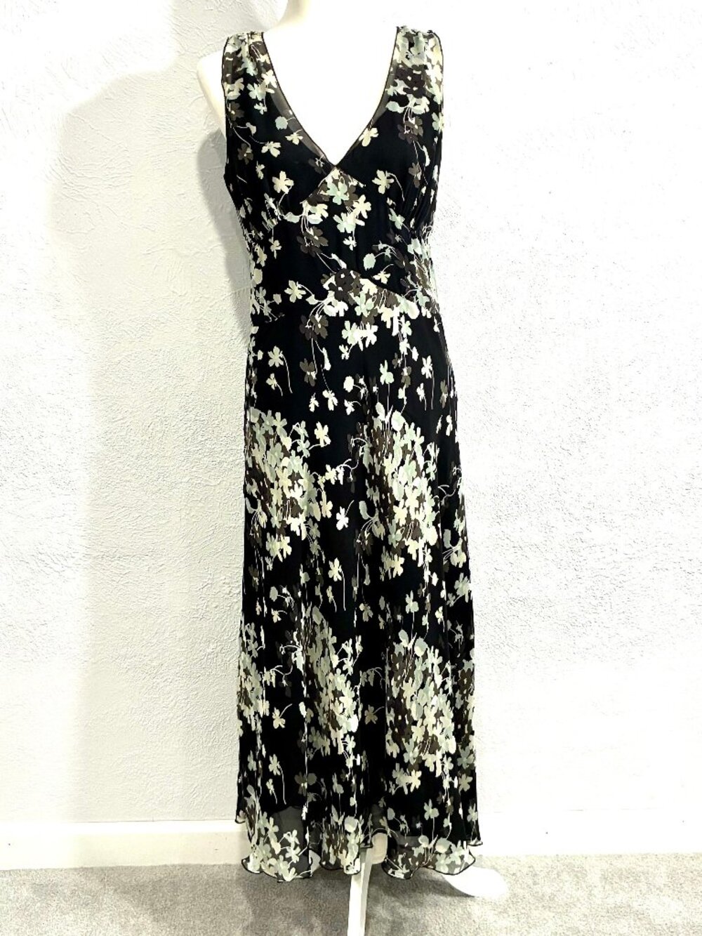 Banana Republic Sleeveless Floral Print Dress, Size 10, Sheer and Fully Lined